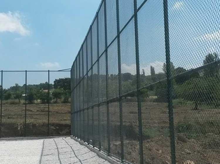 Futbol Sahası Kurulumu